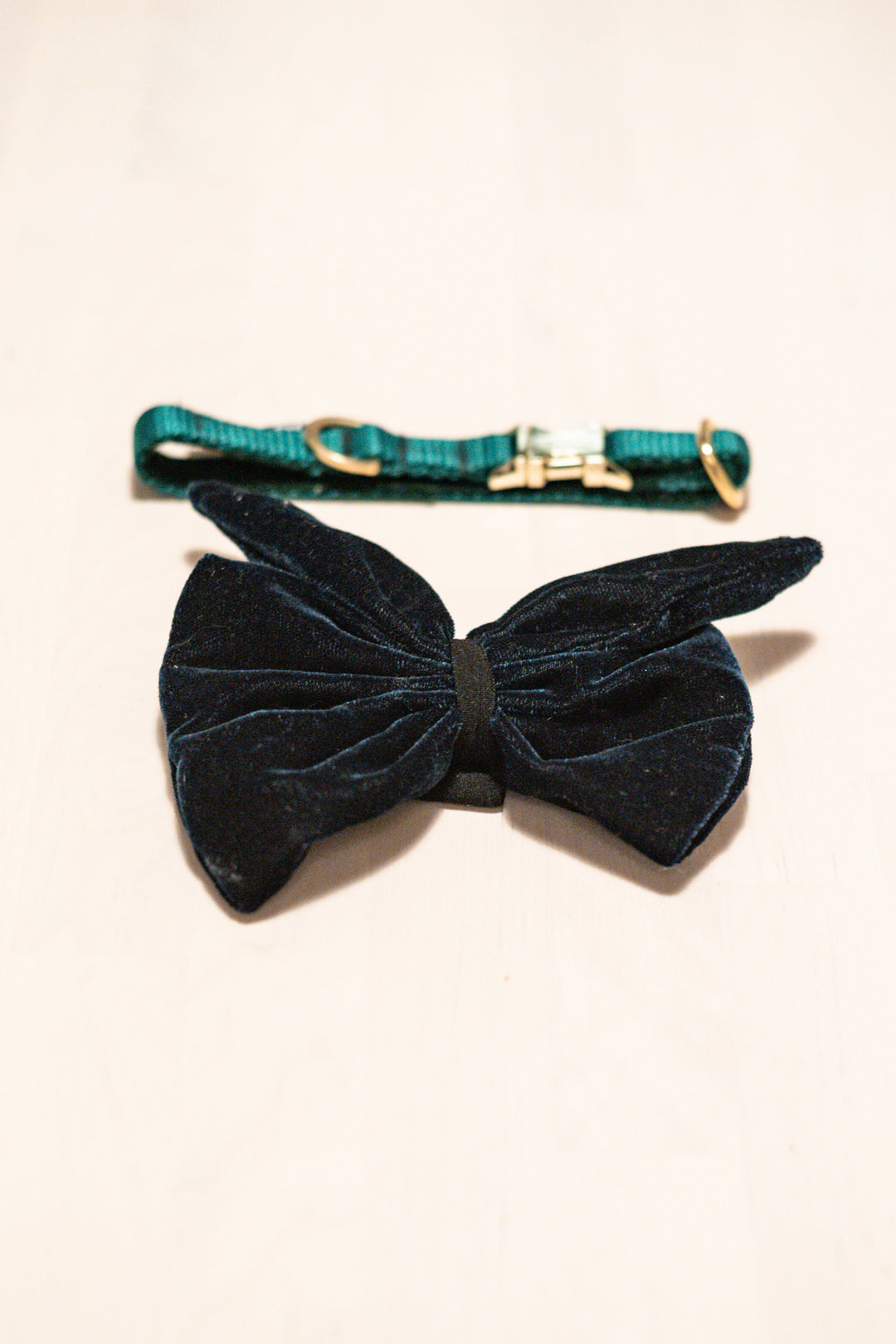 The Velvet Bow & Gold Clip Collar Set